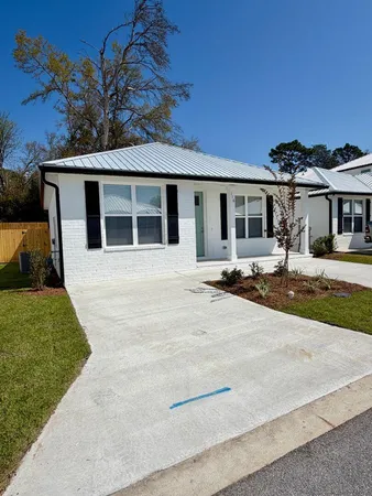 $2,100 | 116 Penny Lane, Valparaiso, FL 32580