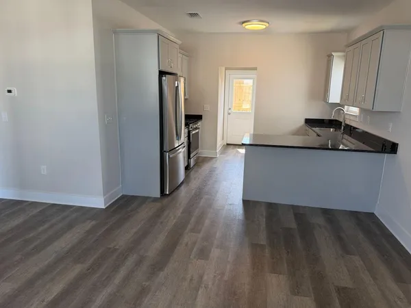 $2,100 | 116 Penny Lane, Valparaiso, FL 32580