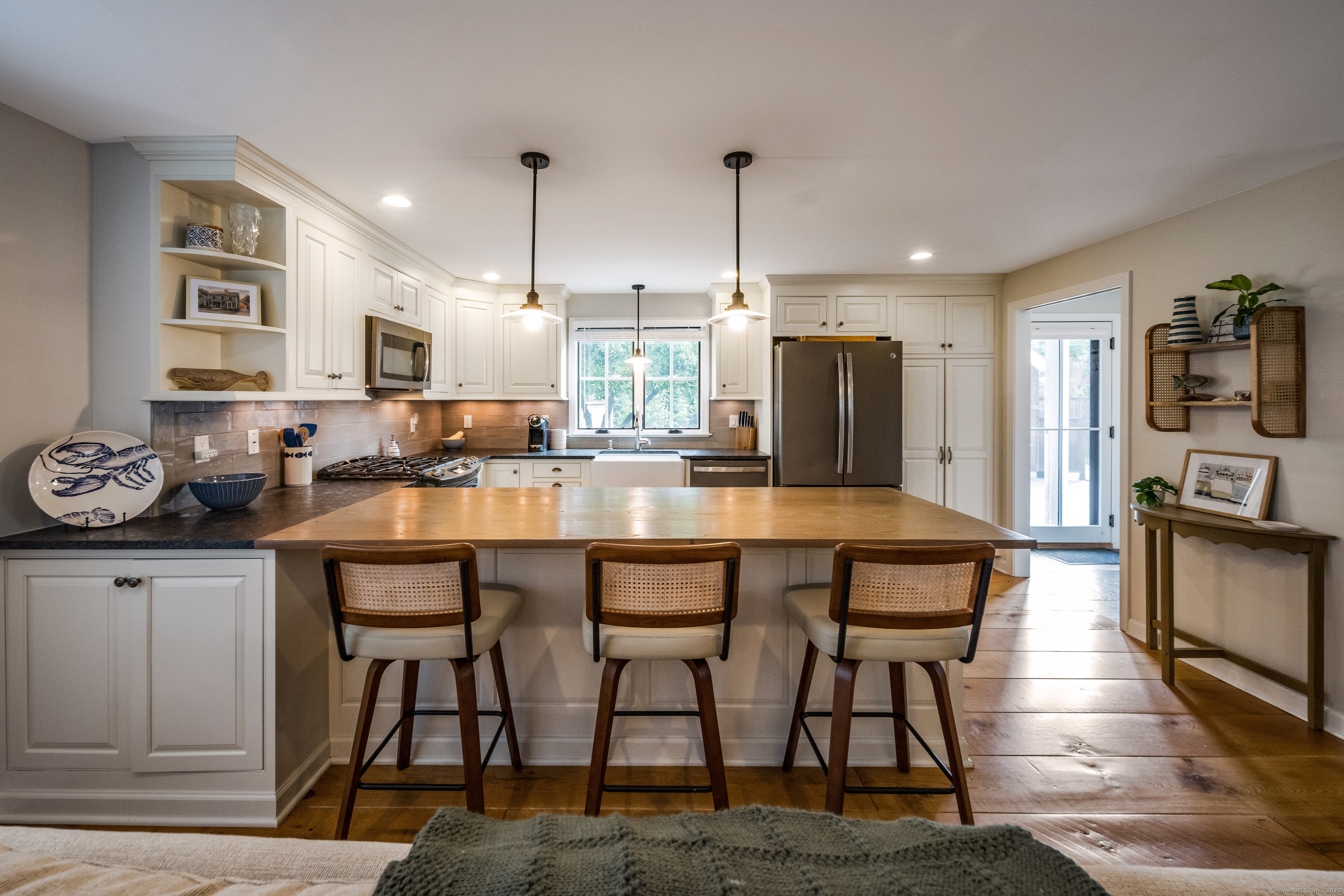 41 Liberty Street Madison, CT 06443 - Photo 12 of 36