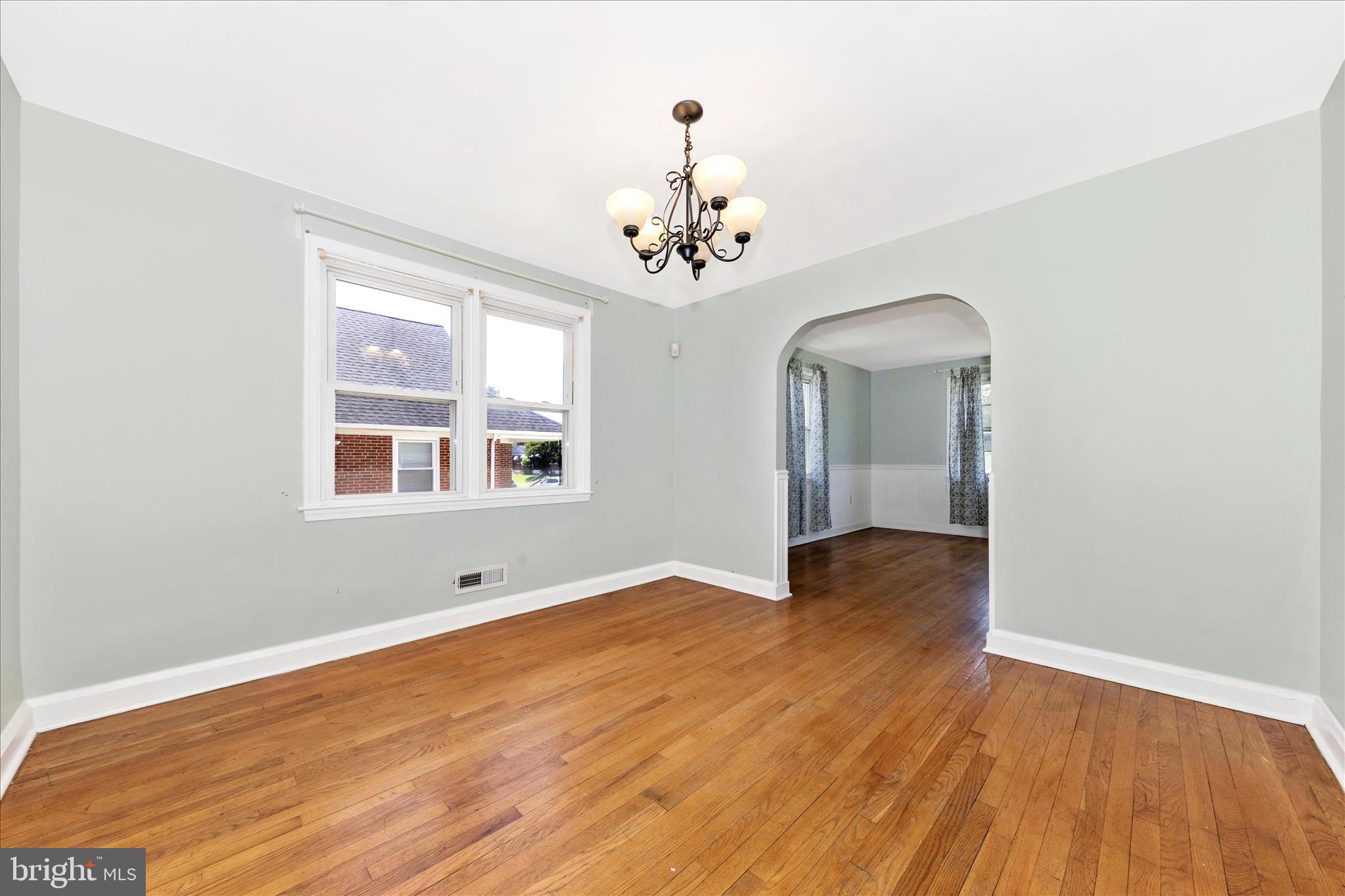 5811 Daybreak Terrace Baltimore, MD 21206 - Photo 12 of 54 Dining Room