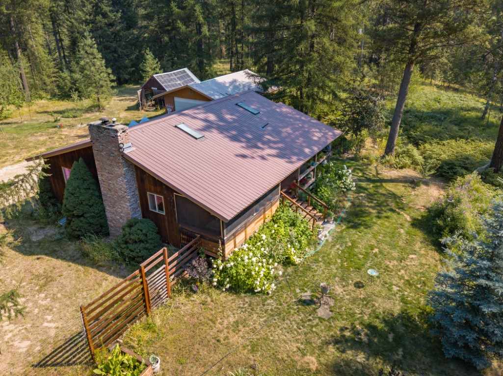 4634 Whittier Road Clayton, WA 99110 - Photo 2 of 20