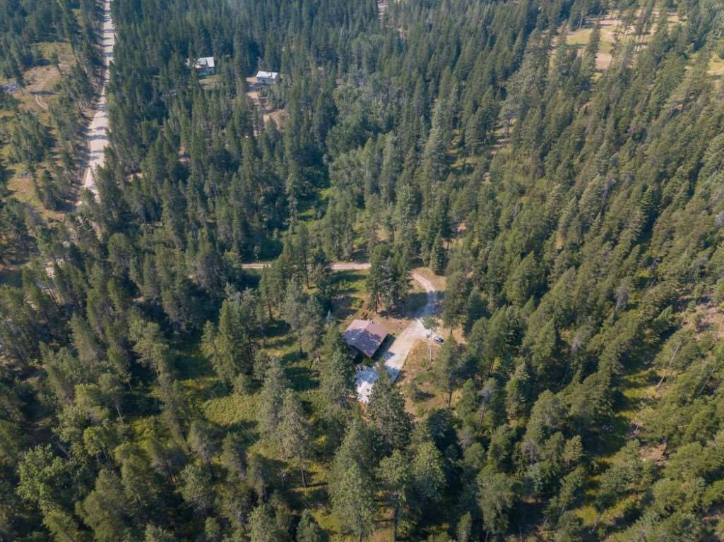 4634 Whittier Road Clayton, WA 99110 - Photo 3 of 20