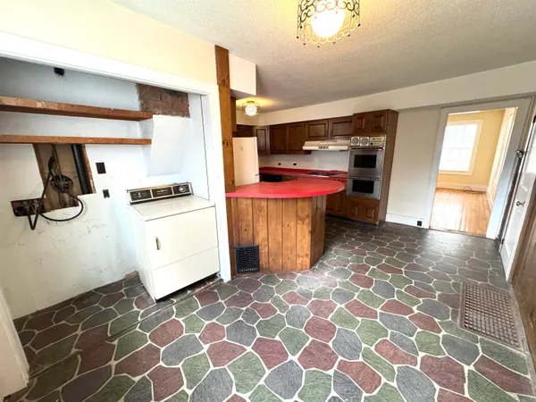 $299,000 | 2072 North Main Street, Londonderry, VT 05148