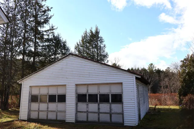 $299,000 | 2072 North Main Street, Londonderry, VT 05148