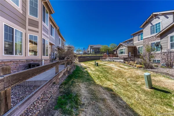 a view of residential houses with yard and swimming pool