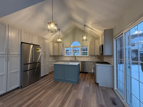 $559,900 | 36230 North Old Creek Court, Gurnee, IL 60031