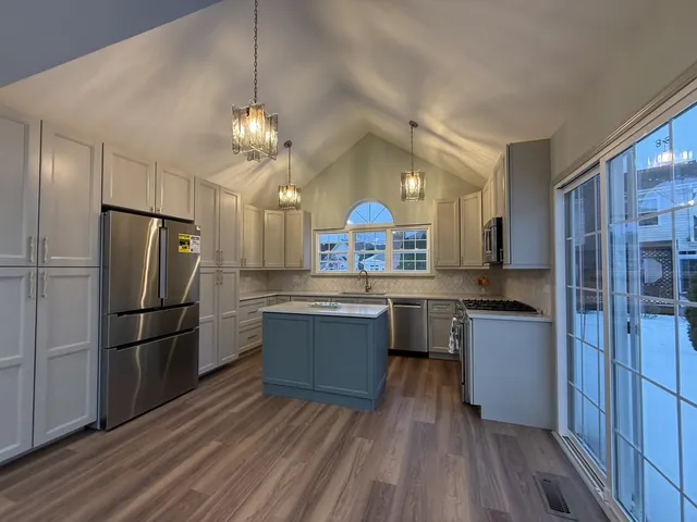 $574,900 | 36230 North Old Creek Court, Gurnee, IL 60031