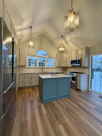 $559,900 | 36230 North Old Creek Court, Gurnee, IL 60031