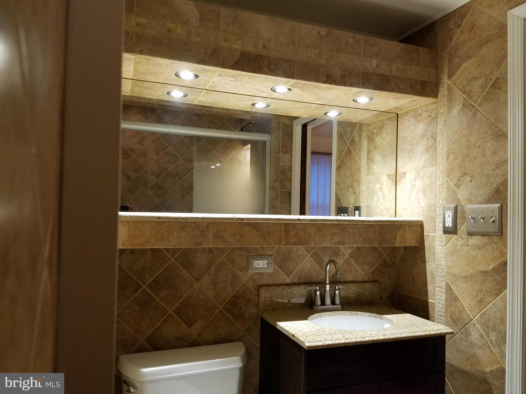 2204 Castle Rock Square, Unit 1B Reston, VA 20191 - Photo 22 of 29 MB Bathroom