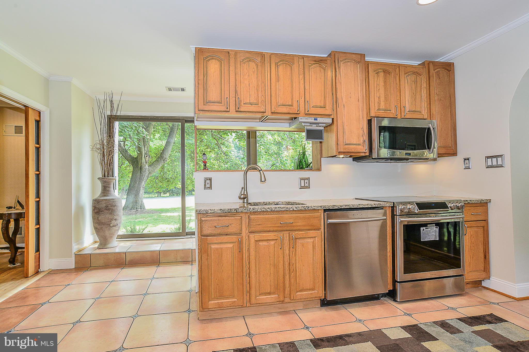 15500 Layhill Road Silver Spring, MD 20906 - Photo 4 of 30 Kitchen