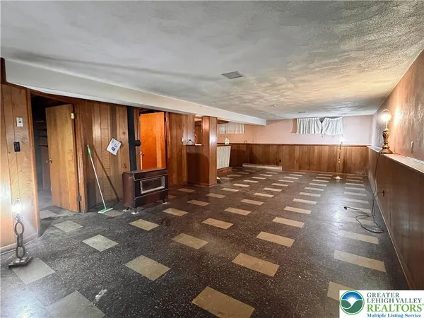 $325,000 | 826 Whittier Drive, Allentown, PA 18103