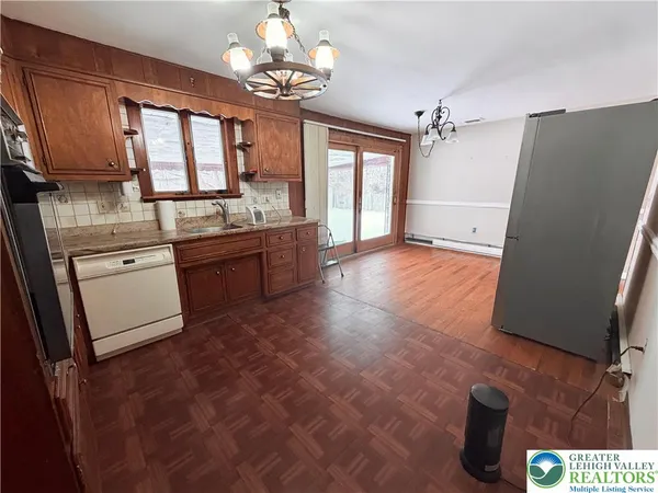 $325,000 | 826 Whittier Drive, Allentown, PA 18103