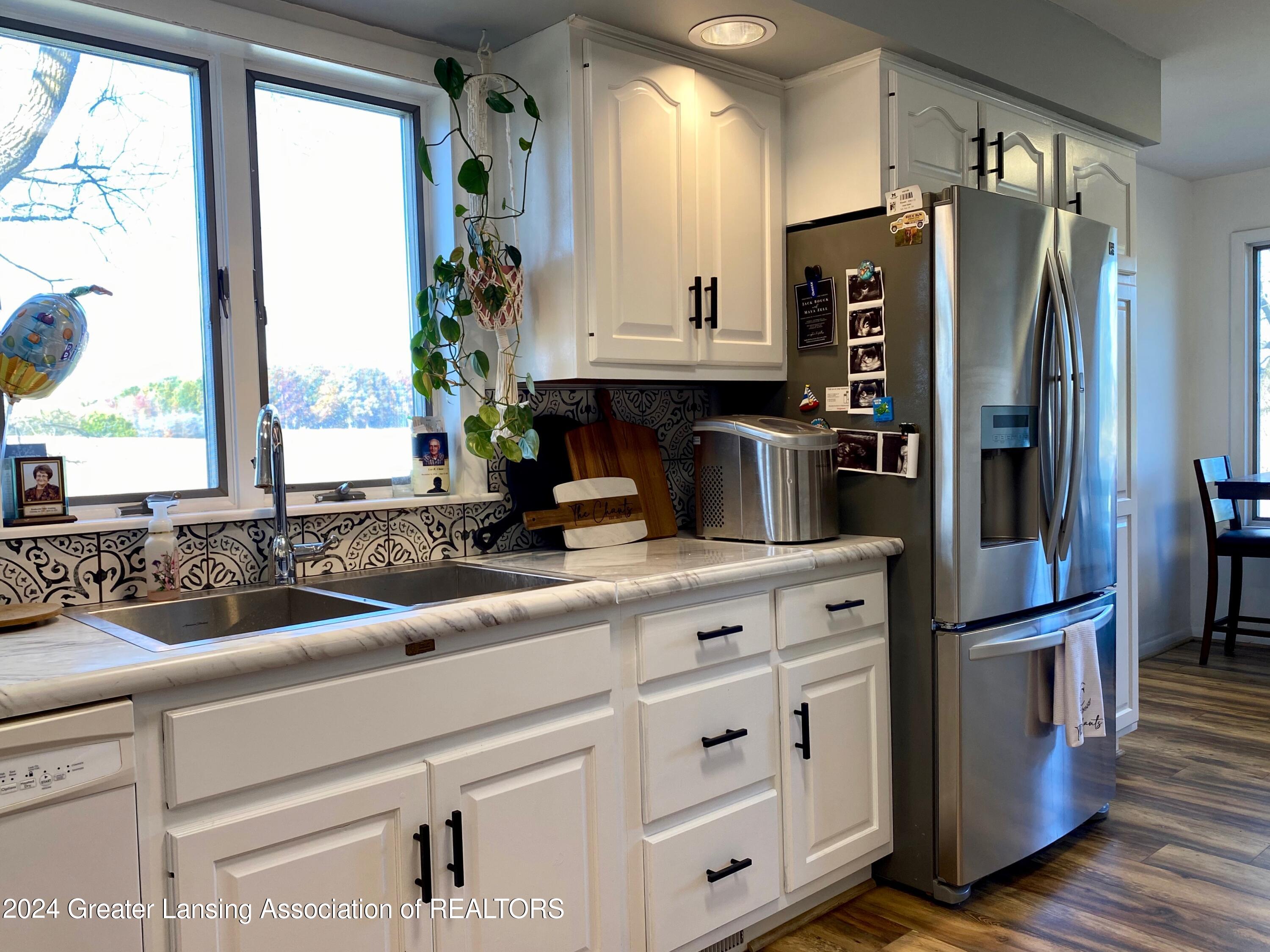 2820 Lehman Road Dewitt, MI 48820 - Photo 12 of 47 large refrigerator