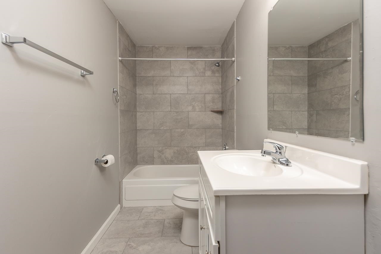 3864 Hobson Road Memphis, TN 38128 - Photo 9 of 19 Full bathroom featuring tiled shower / bath combo, vanity, and toilet