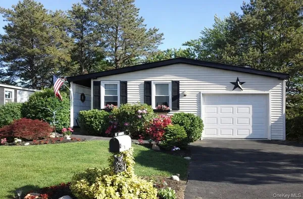 $264,999 | 43 Village Circle South, Manorville, NY 11949