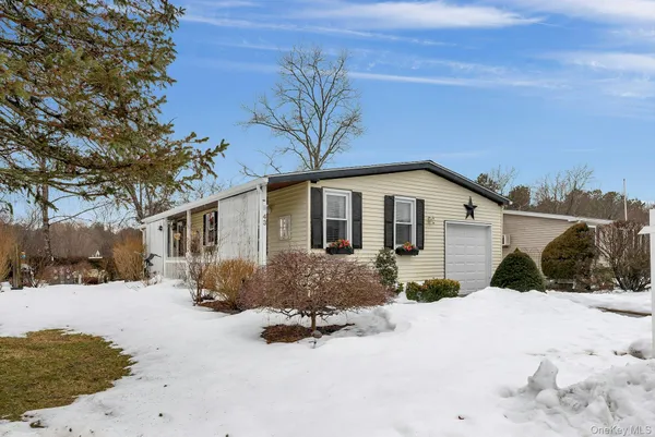 $264,999 | 43 Village Circle South, Manorville, NY 11949