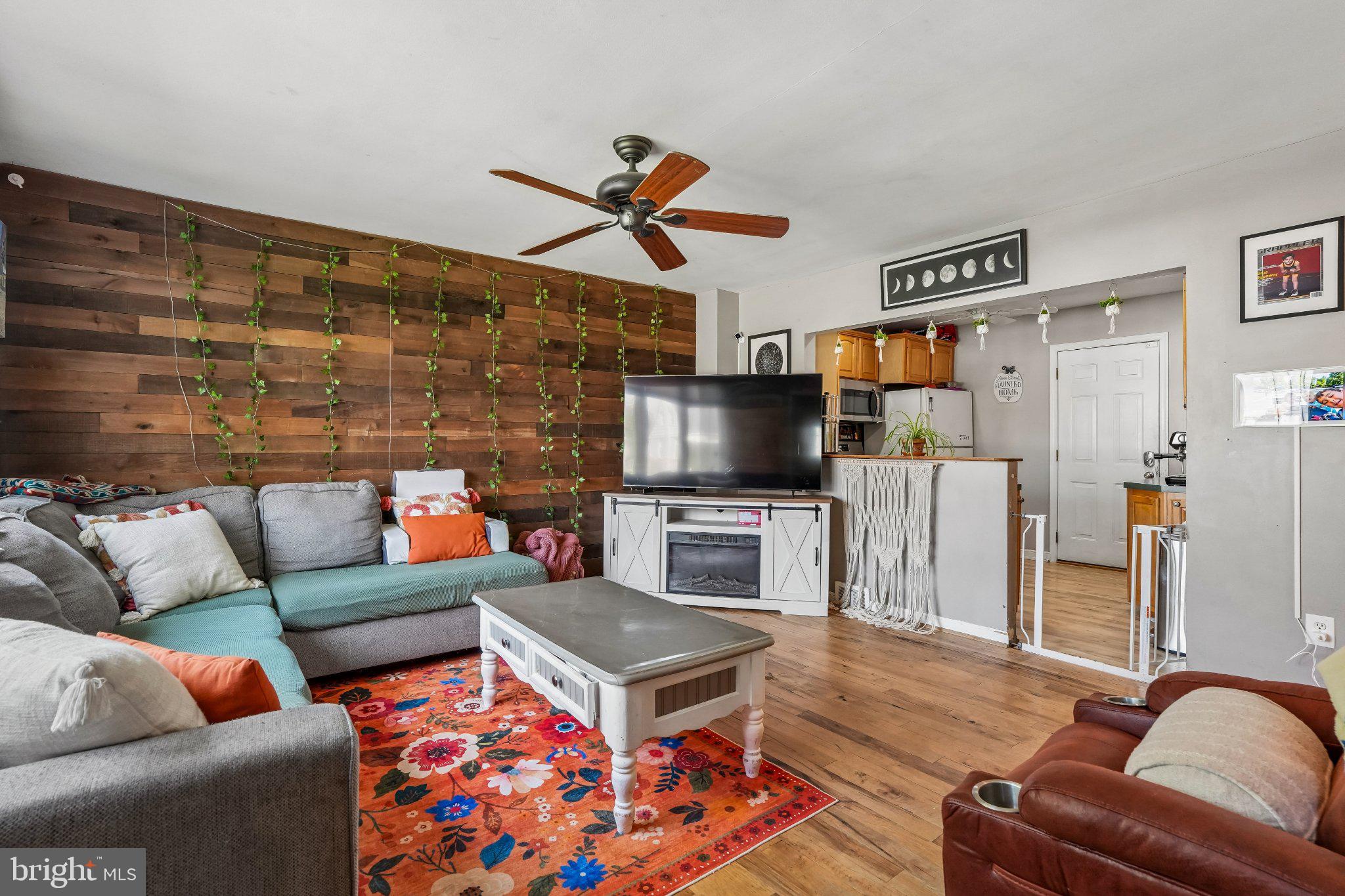 207 Rolling Road Broomall, PA 19008 - Photo 3 of 34 Gallery Image 3
