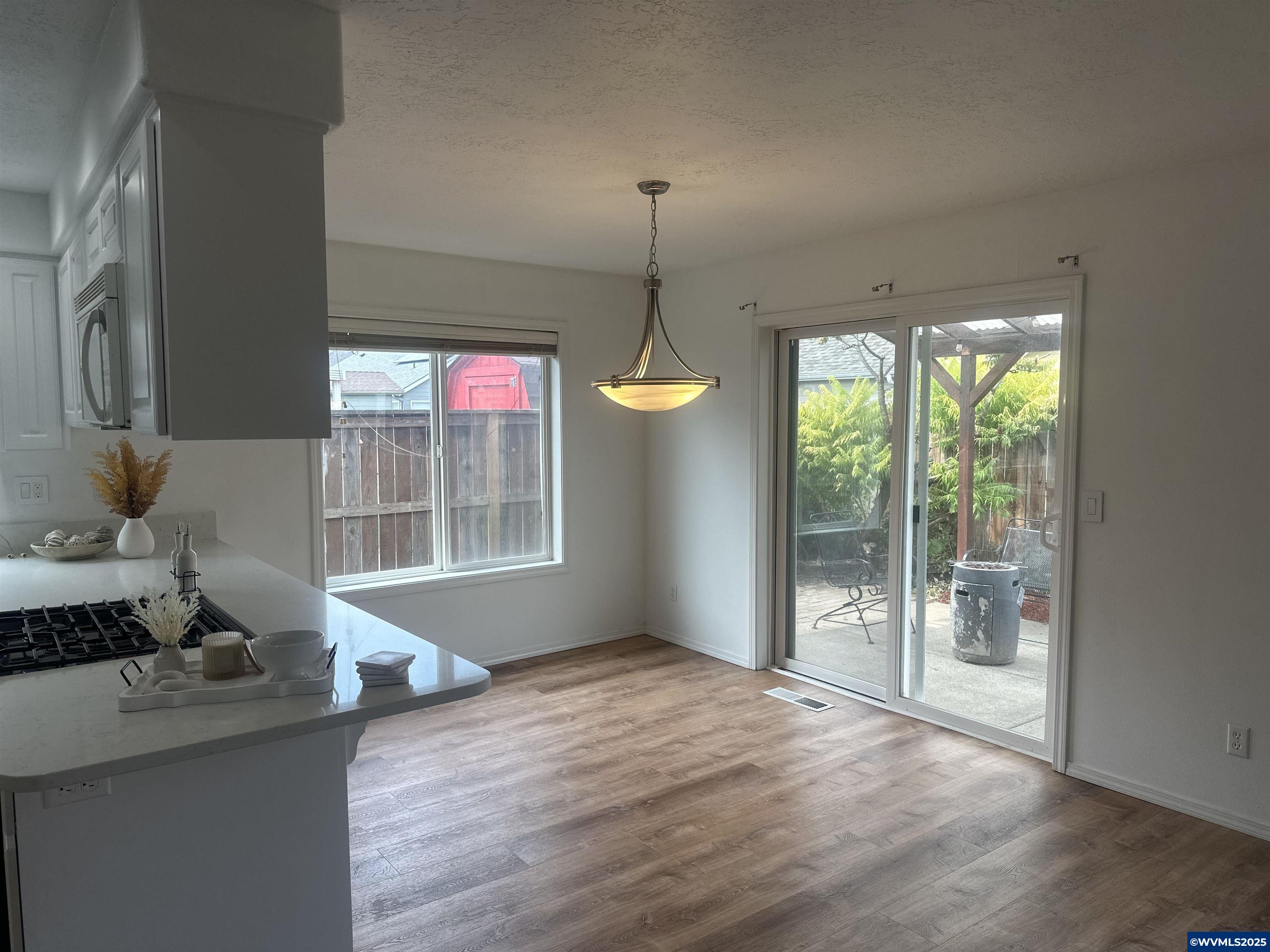 823 Sandpine Loop Northeast Keizer, OR 97303 - Photo 10 of 22 Gallery Image 10