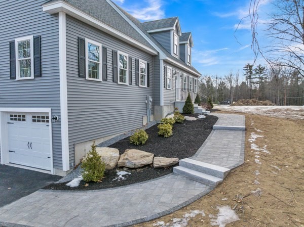 116 Townsend Harbor Road Lunenburg, MA 01462 - Photo 2 of 30 a front view of a house with garden