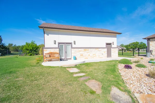 a view of a back yard of the house