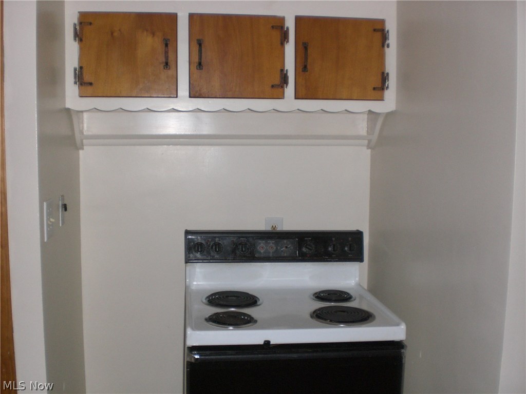 8401-03 Pelham Drive Parma, OH 44129 - Photo 7 of 18