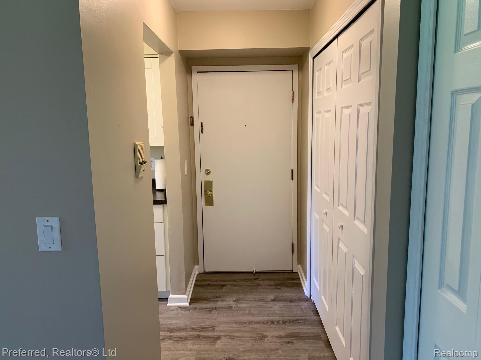 30070 West 12 Mile Road Farmington, MI 48334 - Photo 3 of 11 hallway.jpg