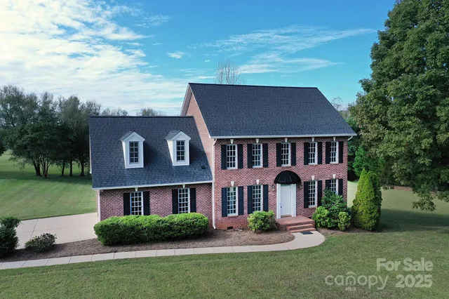 $554,900 | 4063 Rainbow Hills Drive, Hickory, NC 28602