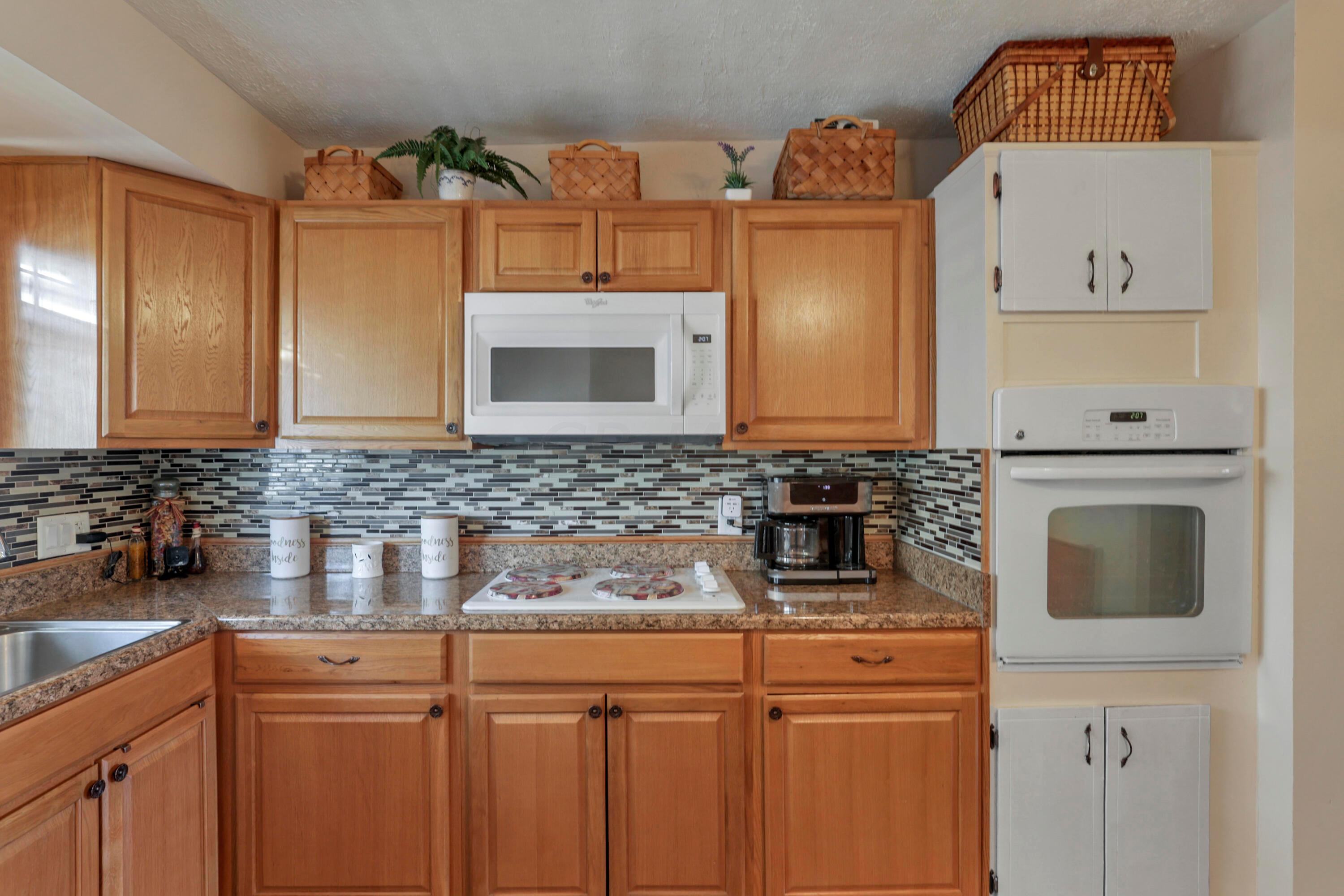 2835 Fleet Road Columbus, OH 43232 - Photo 12 of 37 Kitchen