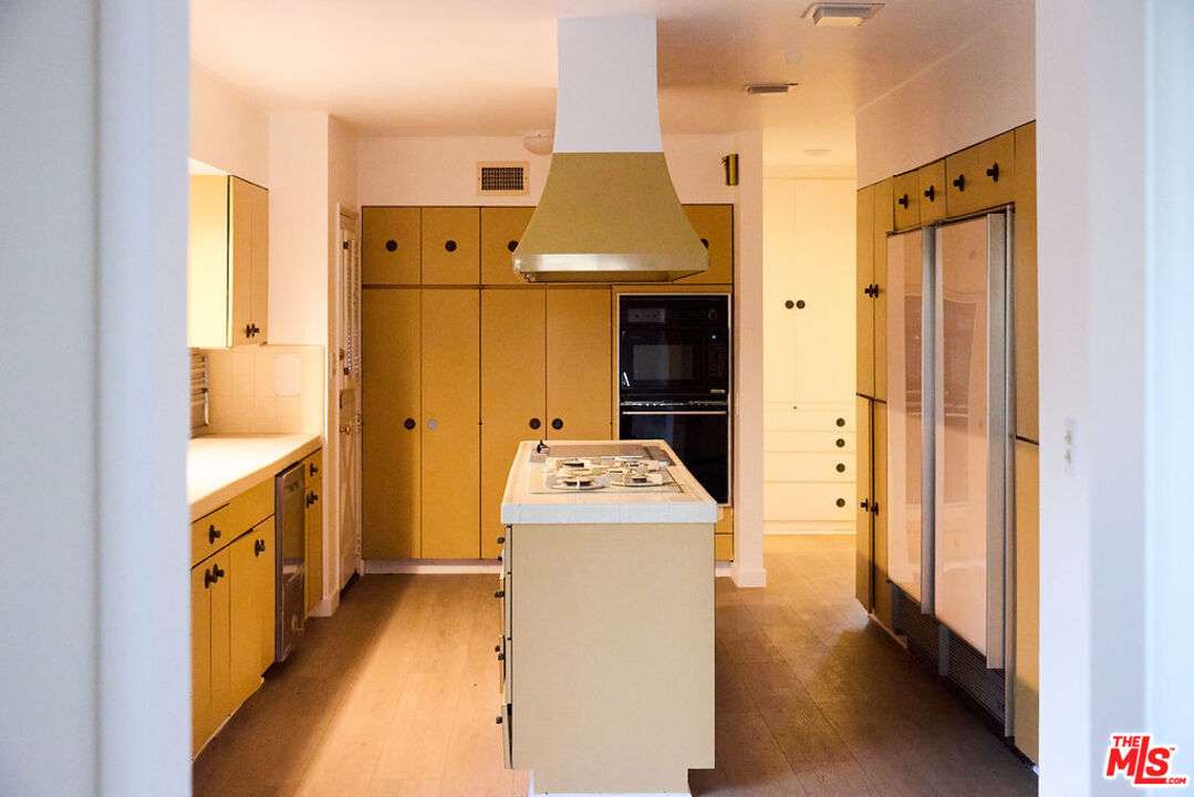 11222 Bellagio Road Los Angeles, CA 90049 - Photo 5 of 13
