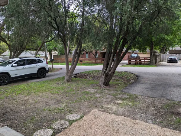 $1,500 | 418 Waco Avenue, League City, TX 77573