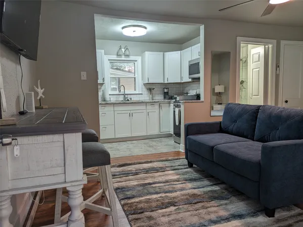$1,500 | 418 Waco Avenue, League City, TX 77573