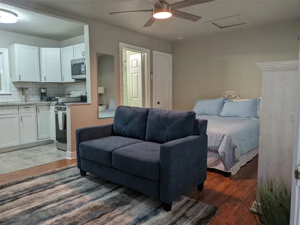 $1,500 | 418 Waco Avenue, League City, TX 77573