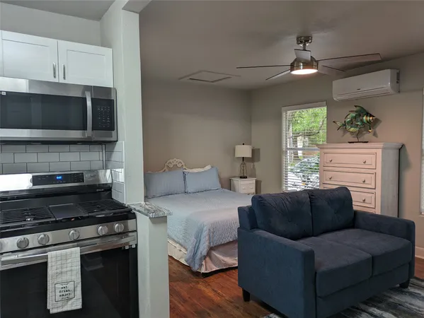 $1,500 | 418 Waco Avenue, League City, TX 77573