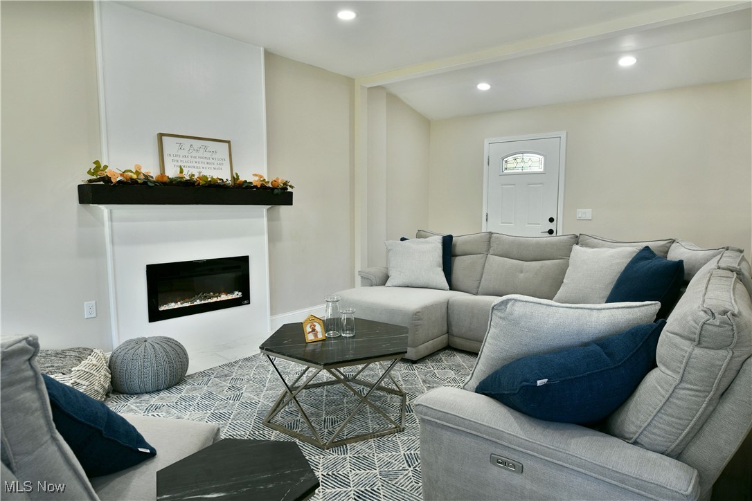 9633 Howland Springs Road Southeast Warren, OH 44484 - Photo 9 of 50 Living room featuring a glass covered fireplace and recessed lighting