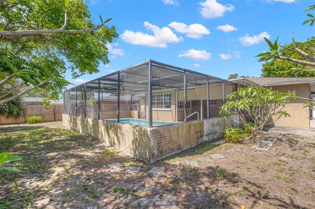 909 Woodley Road Clearwater, FL 33764 - Photo 19 of 29