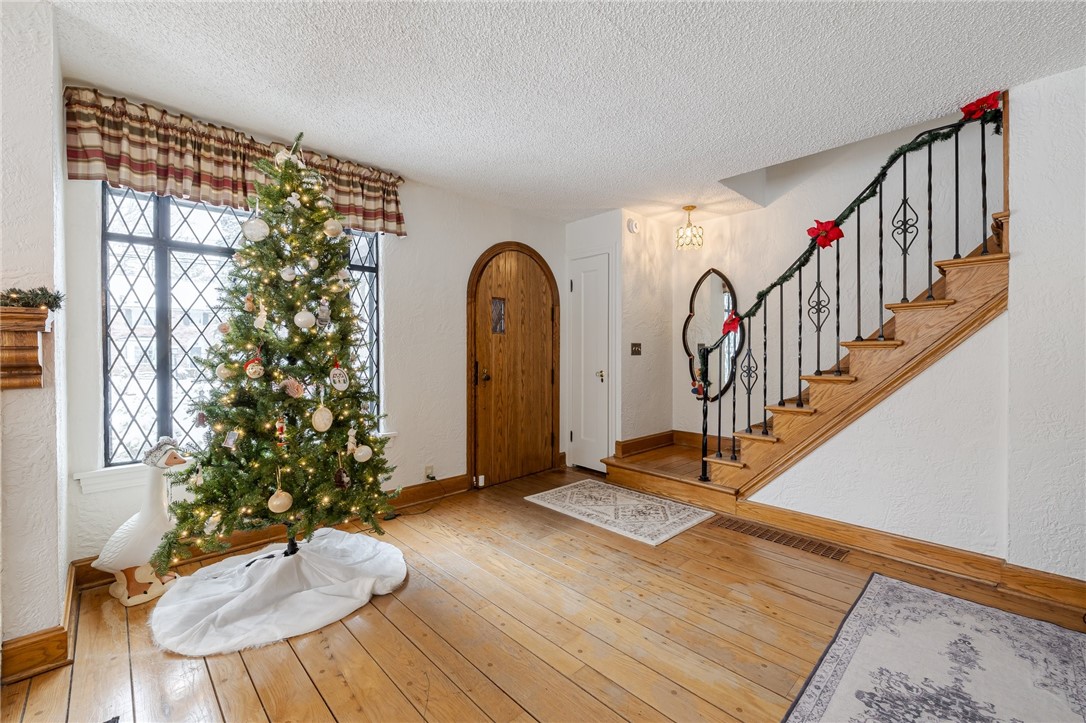 22 Ridgeview Drive Perinton, NY 14445 - Photo 4 of 28