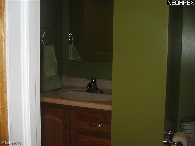 2080 North Road Southeast Warren, OH 44484 - Photo 10 of 12 Gallery Image 10