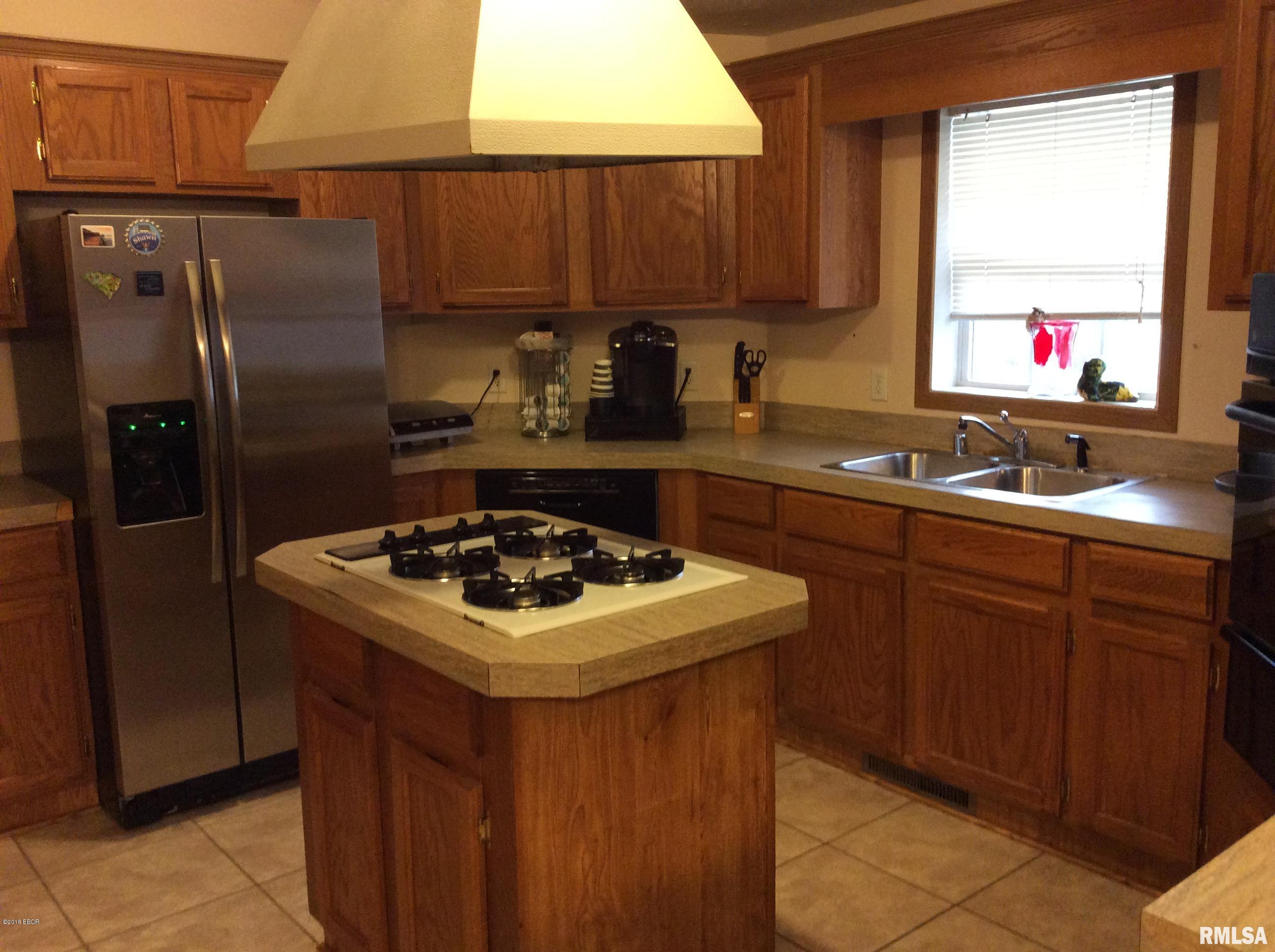 501 South Forest Street Belle Rive, IL 62810 - Photo 9 of 32