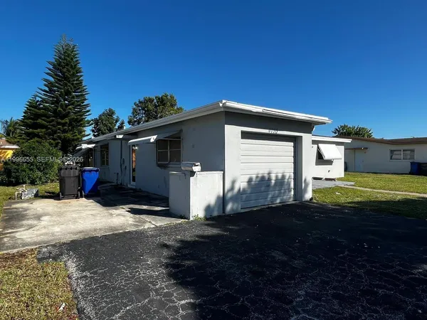 $4,942 | 4753 Northwest 41st Street, Lauderdale Lakes, FL 33319