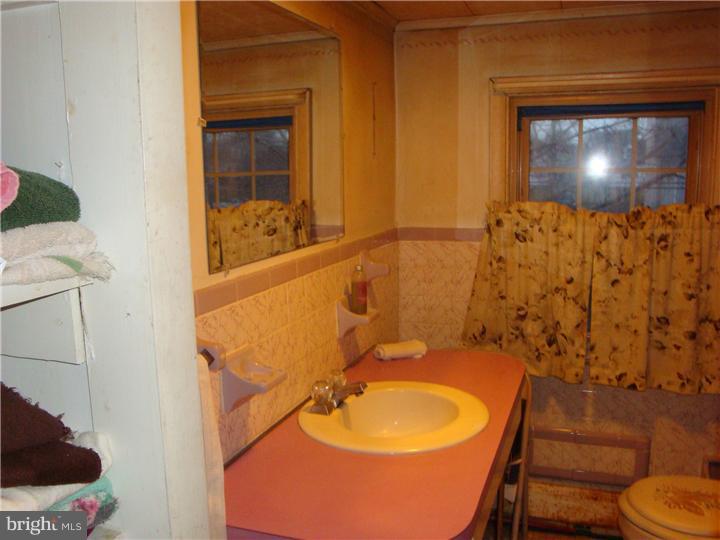 411 Abbott Road Hatboro, PA 19040 - Photo 17 of 25 Bathroom