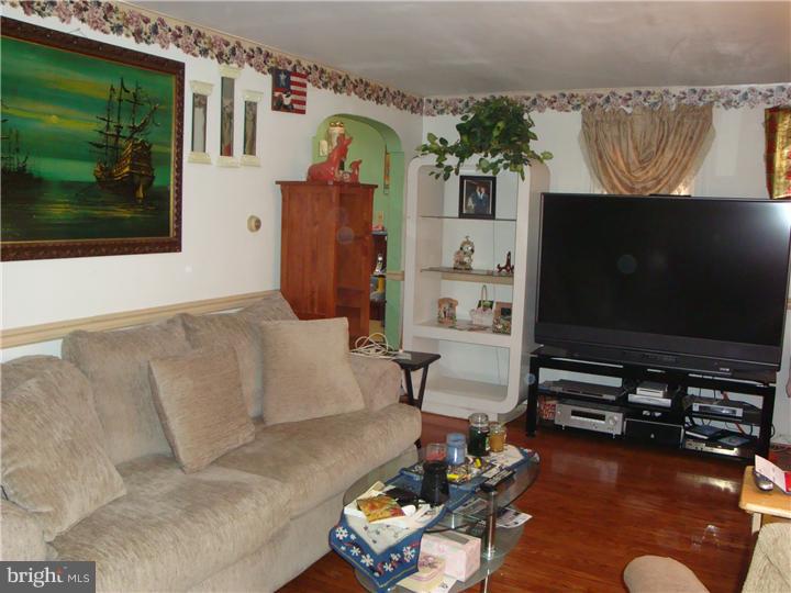 411 Abbott Road Hatboro, PA 19040 - Photo 3 of 25 Living Room