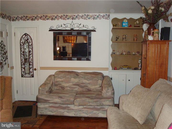 411 Abbott Road Hatboro, PA 19040 - Photo 4 of 25 Living Room