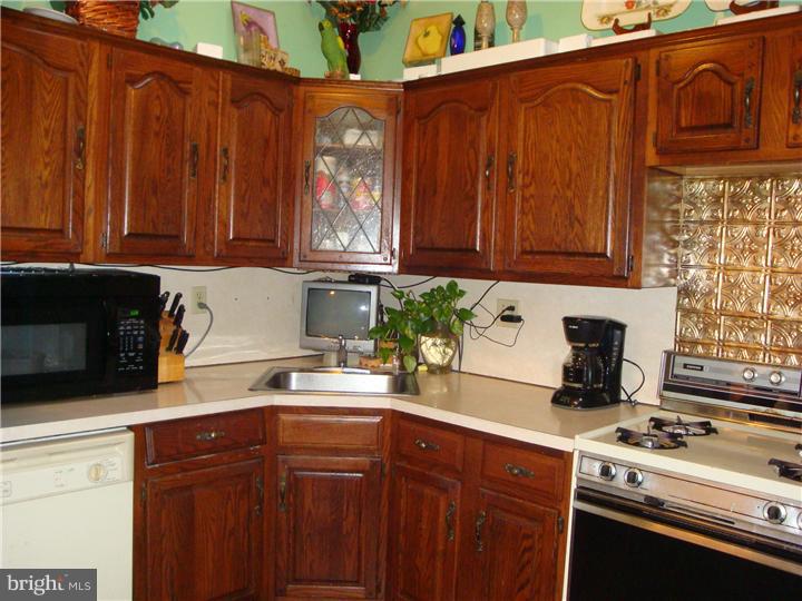 411 Abbott Road Hatboro, PA 19040 - Photo 5 of 25 Kitchen