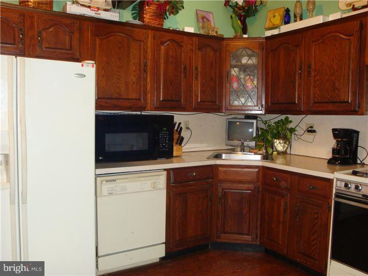 411 Abbott Road Hatboro, PA 19040 - Photo 6 of 25 Kitchen