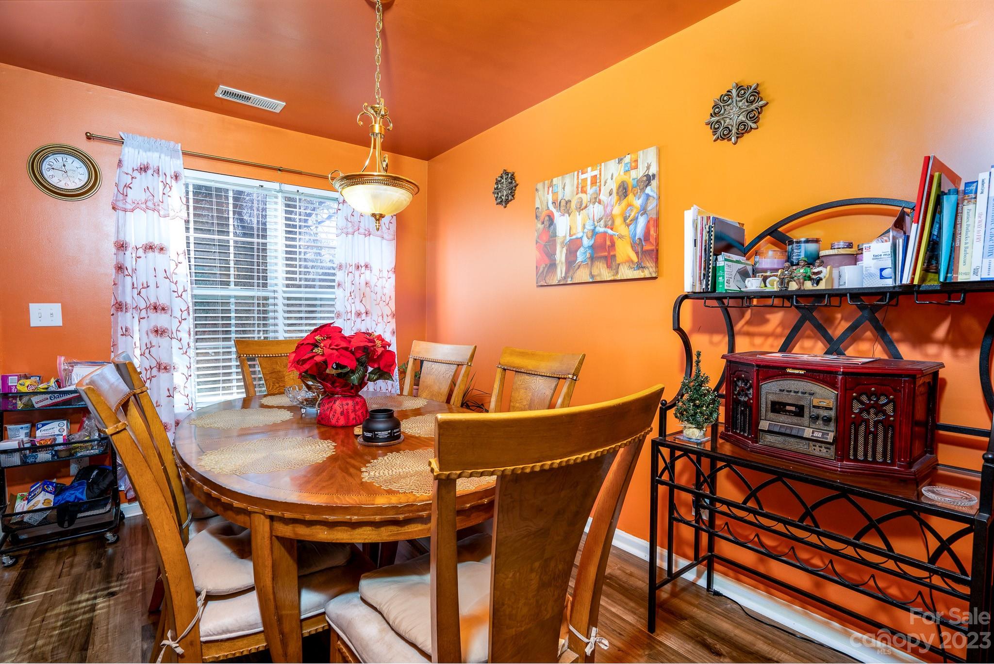 907 McDonald Road Charlotte, NC 28214 - Photo 14 of 28 a dining room with furniture and a potted plant
