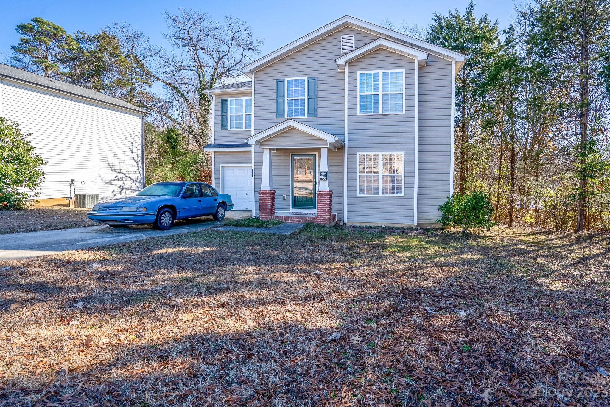 907 McDonald Road Charlotte, NC 28214 - Photo 2 of 28 a front view of a house with garden