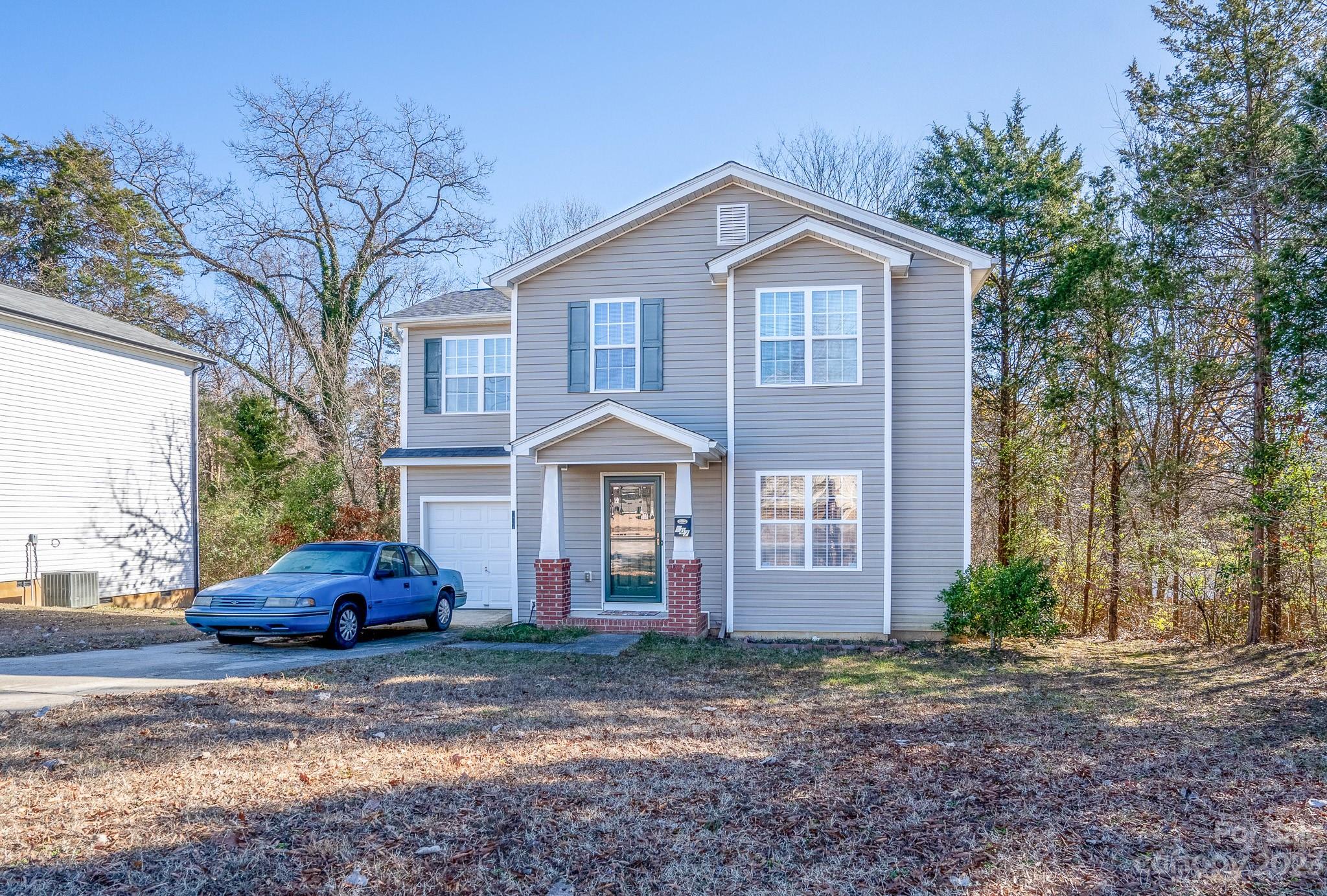 907 McDonald Road Charlotte, NC 28214 - Photo 3 of 28 a front view of a house with a yard