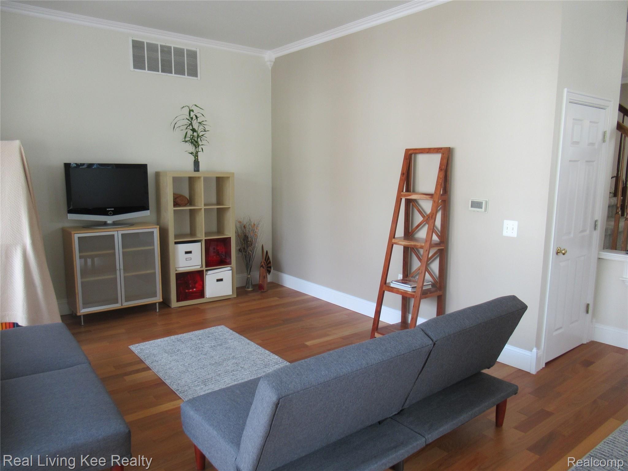 162 Paton Way Romeo, MI 48065 - Photo 7 of 22 Living Room