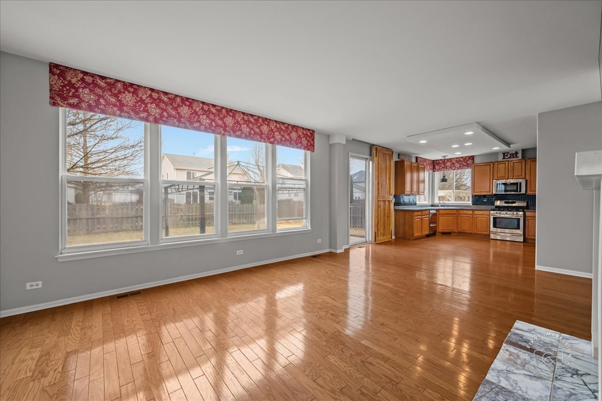 1635 Rosehall Lane Elgin, IL 60123 - Photo 11 of 29