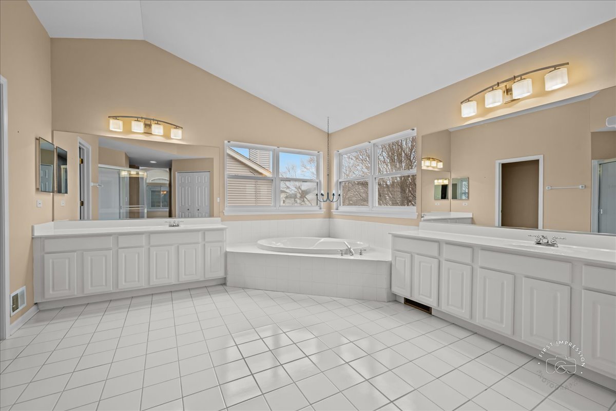 1635 Rosehall Lane Elgin, IL 60123 - Photo 19 of 29